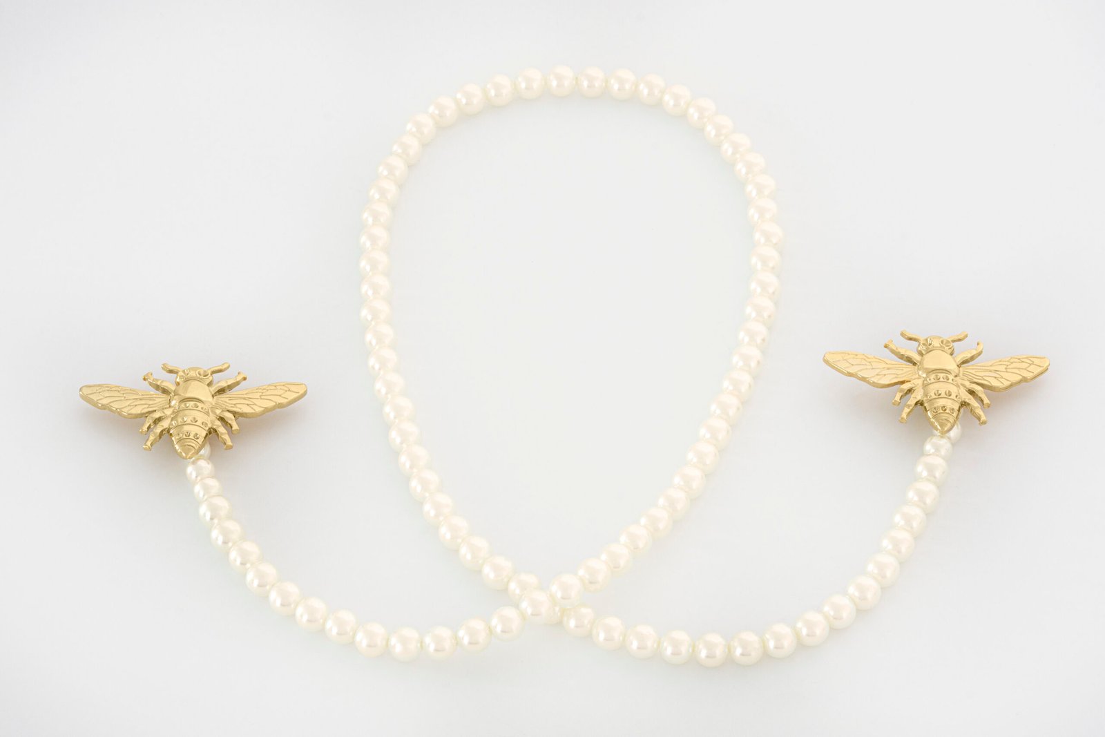 Two Bees 008 + Small pearls - Gold